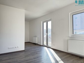 Moderní byt 1+kk 29 m2 s vlastní zahradou a parkovacím stání - 3