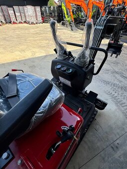 Minibagr VALTRUCK KS10-8 - 3
