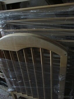 Dřevěná postýlka s mantinelem a kapsářem - 3