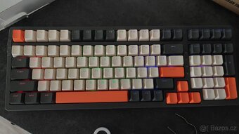 Freewolf K8 bezdrátová mechanická klávesnice - 3