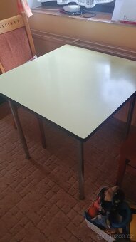 Kuchyňská lavice, 2 ks židle, stůl 110x110 - 3