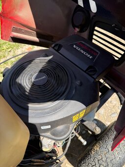 Zahradní traktor Honda dvouválec - 3