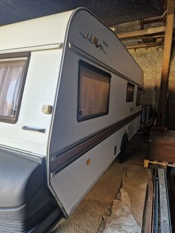 Prodám karavan 6 m – po velké opravě, plně funkční – 89 000 - 3
