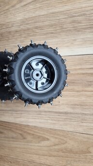 Kompletní kola na RC auto s hřeby - 3
