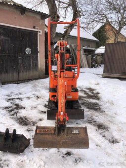 Minibagr Kubota U10 s nulovým přesahem zádě - 3