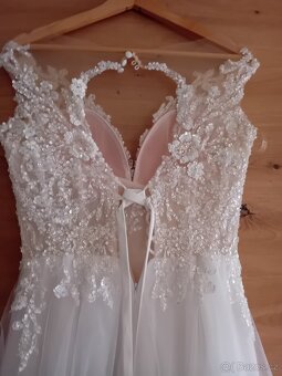 Bílé svatebni šaty - 3