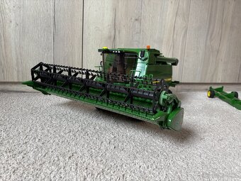 Kombajn Bruder John Deere T670i - 3