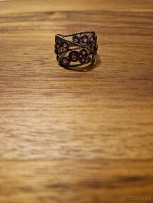 Krásný nový prstýnek s fialovými kamínky - 3