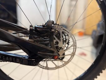 YT CAPRA mk2 27,5 custom al black magic XL (jako L jine znac - 3