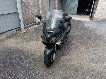 Piaggio xevo 125 Cz doklady v ceně Černý 1 - 3
