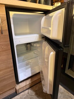 Lednice s mrazákem CONCEPT LFT2047bcN - 3