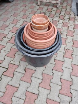 Plastové květináče - 3