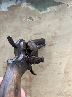 Starý revolver Lefoš - 3