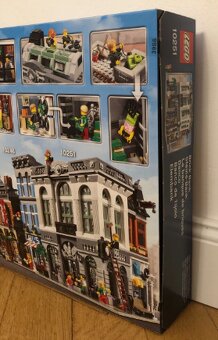 LEGO 10251 Brick Bank - 3