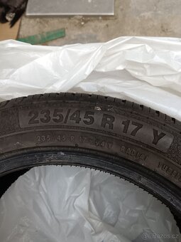 235/45R17 - 3