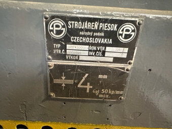 Tabulové nůžky Strojárne Piesok NTE 2000/4 - 3