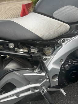 Suzuki GSR 600 (2006) – bouraná, motor OK, na díly - 3