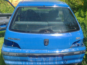 Peugeot 106 , zasklené zadní dveře , jen 600,-kč - 3