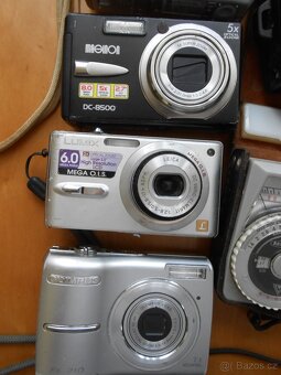 12kusů fotoaparátů +1x expozimetr Leningrad 4 +blesk - 3