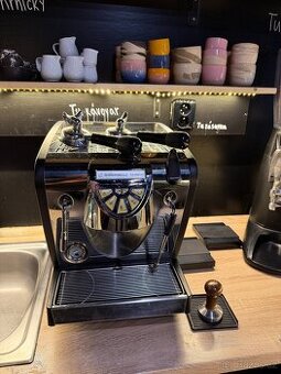 Kávovar Nuova Simonelli - Musica + Mlýnek Compak F8 - 3