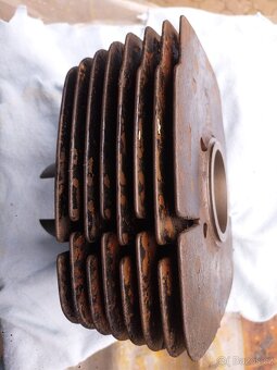 Válec  ČZ 175/477 - 3