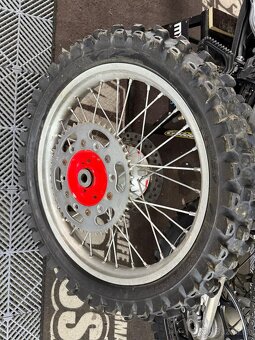 Zadni kolo honda - 3