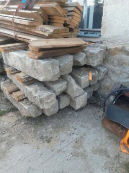 Kamenné sloupky - patníky - 3