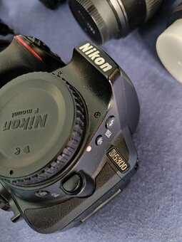 Nikon D5300 + 3 objektivy a další příslušenství - 3