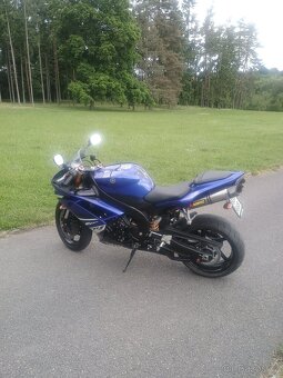 Yamaha YZF R1 - 3