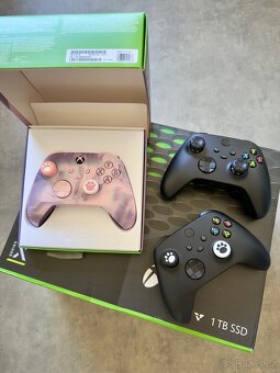 🎮Xbox Series X 2TB, 3 ovladačá, bezdratová sluchátka - 3
