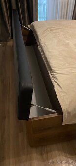 Manželská postel 180×200 s rošty, LED a nočními stolky - 3
