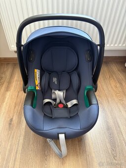 Autosedačka Britax Römer babysafe isense s otočnou základnou - 3