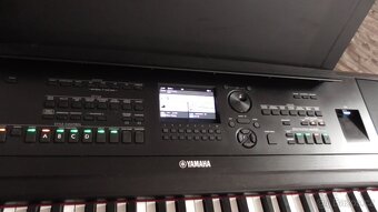 YAMAHA DGX 670 - 3