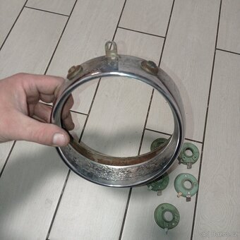 Škoda Octavia Felicia Spartak světlo patice objímka veterán - 3