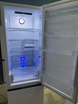 Nepoužitá lednice Beko B5RCNA406HW - 3