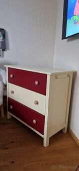 Dětský pokoj z masivu, psací stůl, komoda a policová skříňka - 3