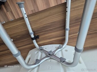 Hliníková nastavitelná sprchová stolička - 3