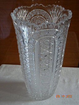 BROUŠENÁ KŘIŠŤÁLOVÁ VÁZA - 3