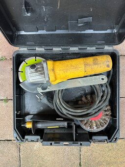 Úhlová bruska Dewalt - 3