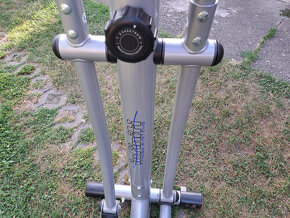 Eliptical značka Infinity - posilovací stroj - 3