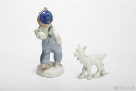 Porcelánová soška chlapeček se psem v ranečku a kůzle - 3
