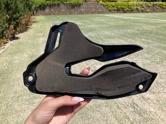 Pravý kryt rámu DUCATI Monster 937 2021-2025 - 3