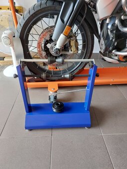 Vyvažovačka kol na motorku - 3