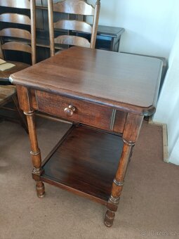 Rustikální jídelní stůl se spodní deskou a zásuvkou . - 3