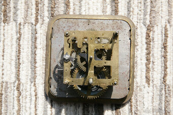 Raritní stolní hodiny se skrytou pokladničkou - 3