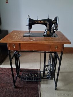 Šicí šlapací stroj LADA - 3