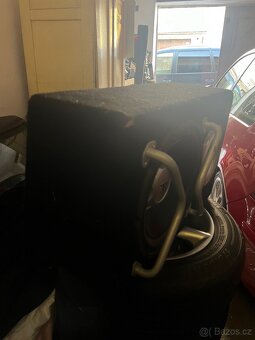 Subwoofer znacky JBL - 3