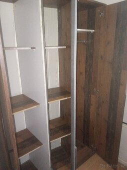 Šatní skříň třídveřová se zrcadlem - 3