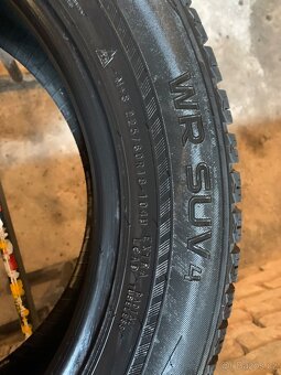 Prodám zimní pneu Nokian 225/60 R 18 - 3