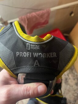 Postroj pro vyskove prace s tlumicem padu - 3